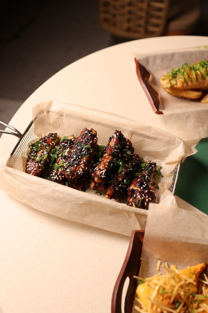 Wings tray at TBC, a pub with food in Pune